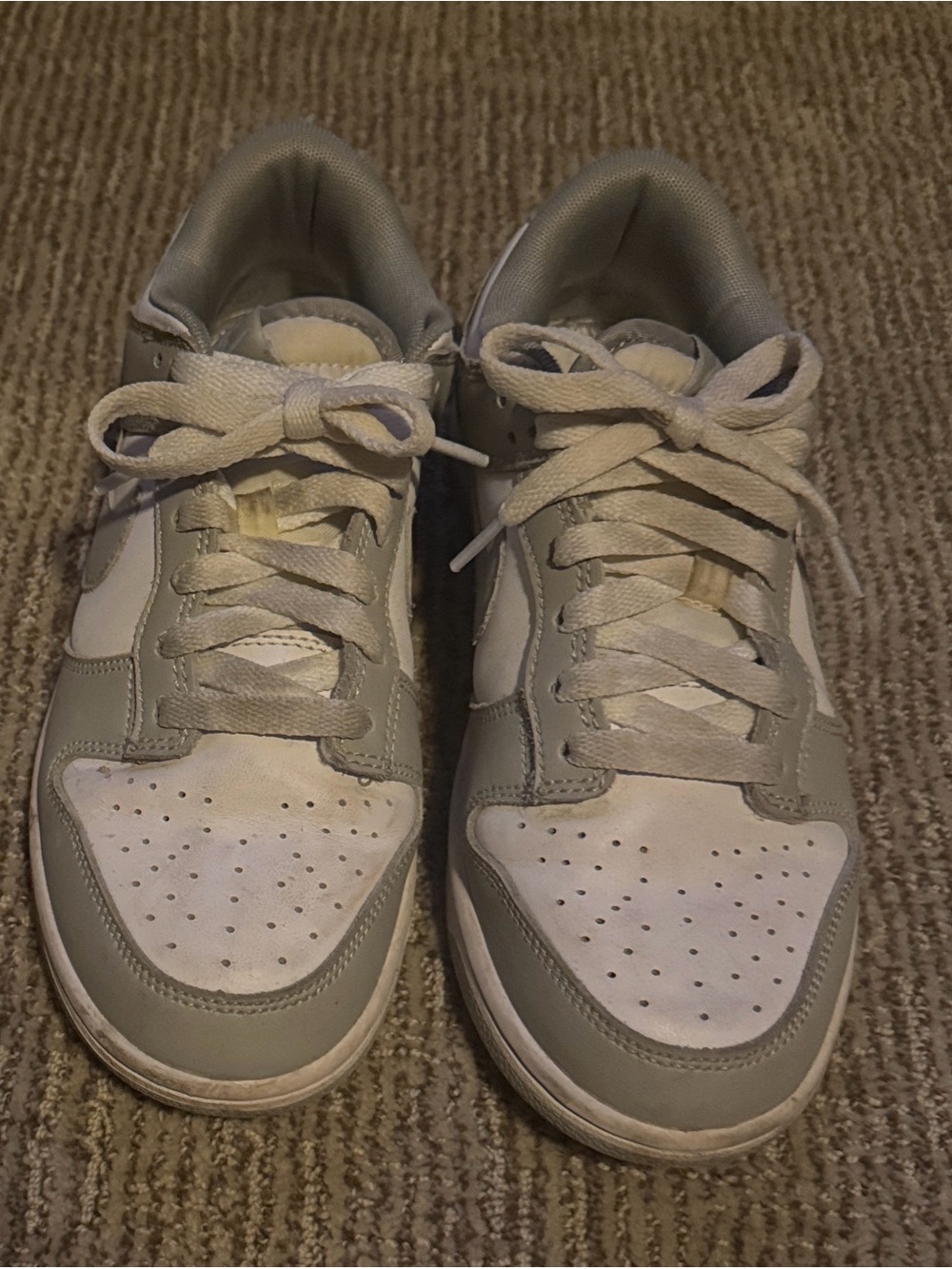 Nike  Men’s White and Light Gray Low-Top Sneakers